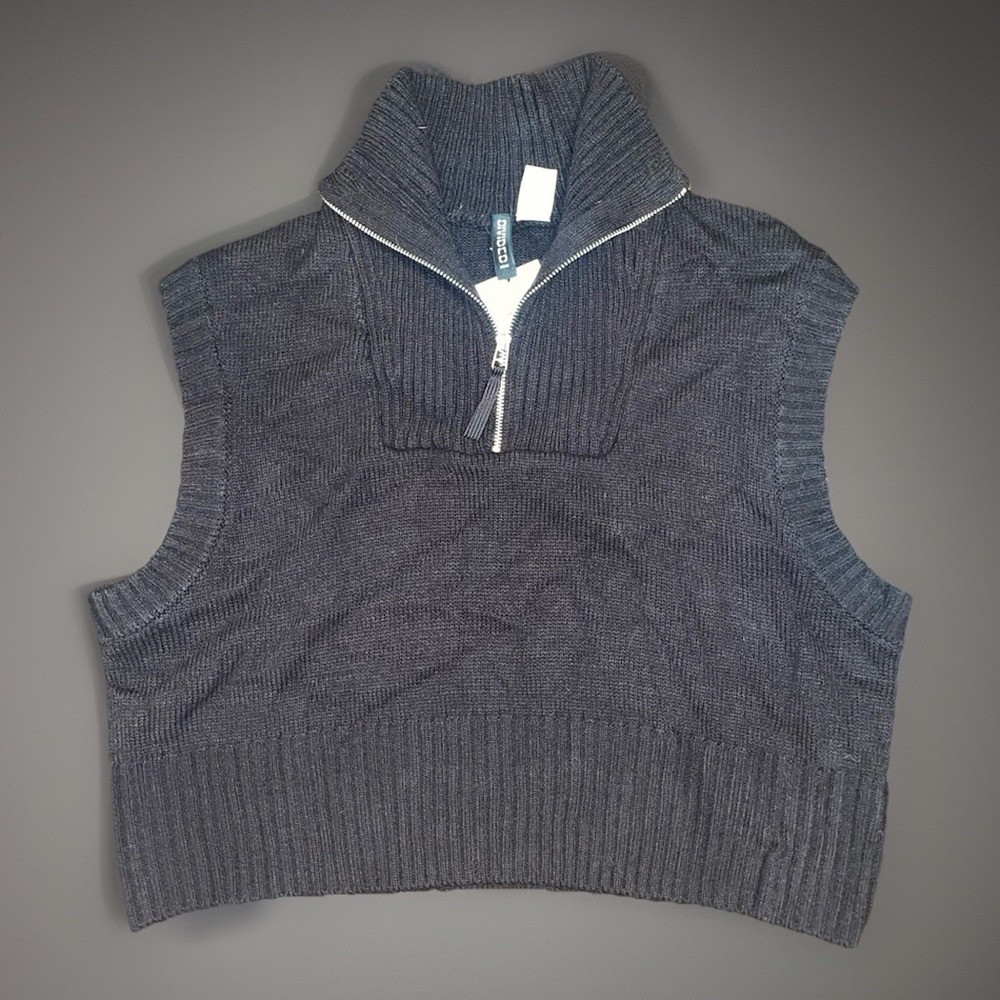 H&M Divided Black Ribbed Sweater Vest NWT - Size Medium / MSRP 24.99
